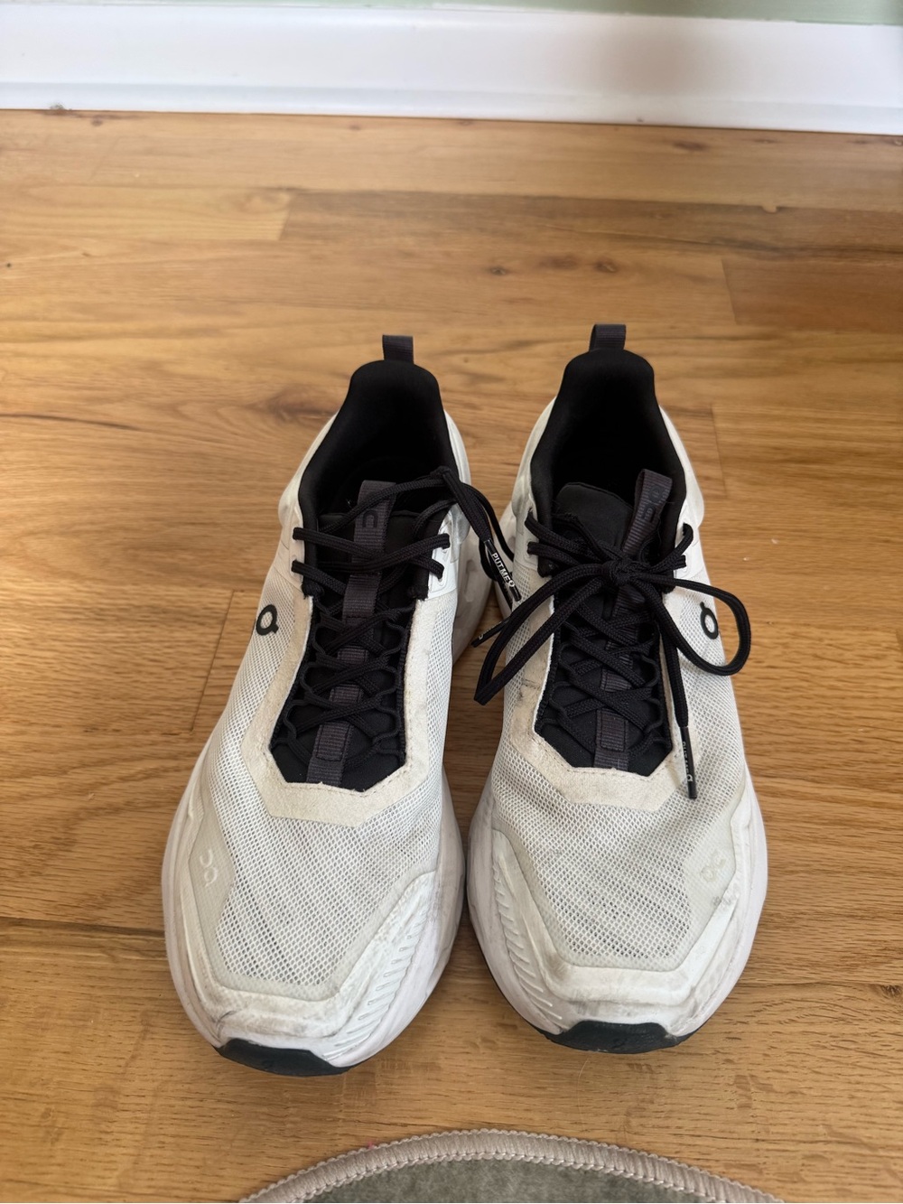 On Running Cloud Women’s White/Black Running Shoes